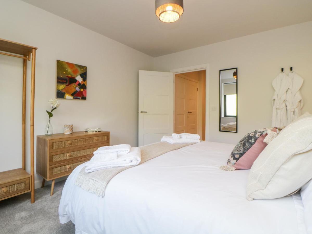 7 Oystercatcher Court