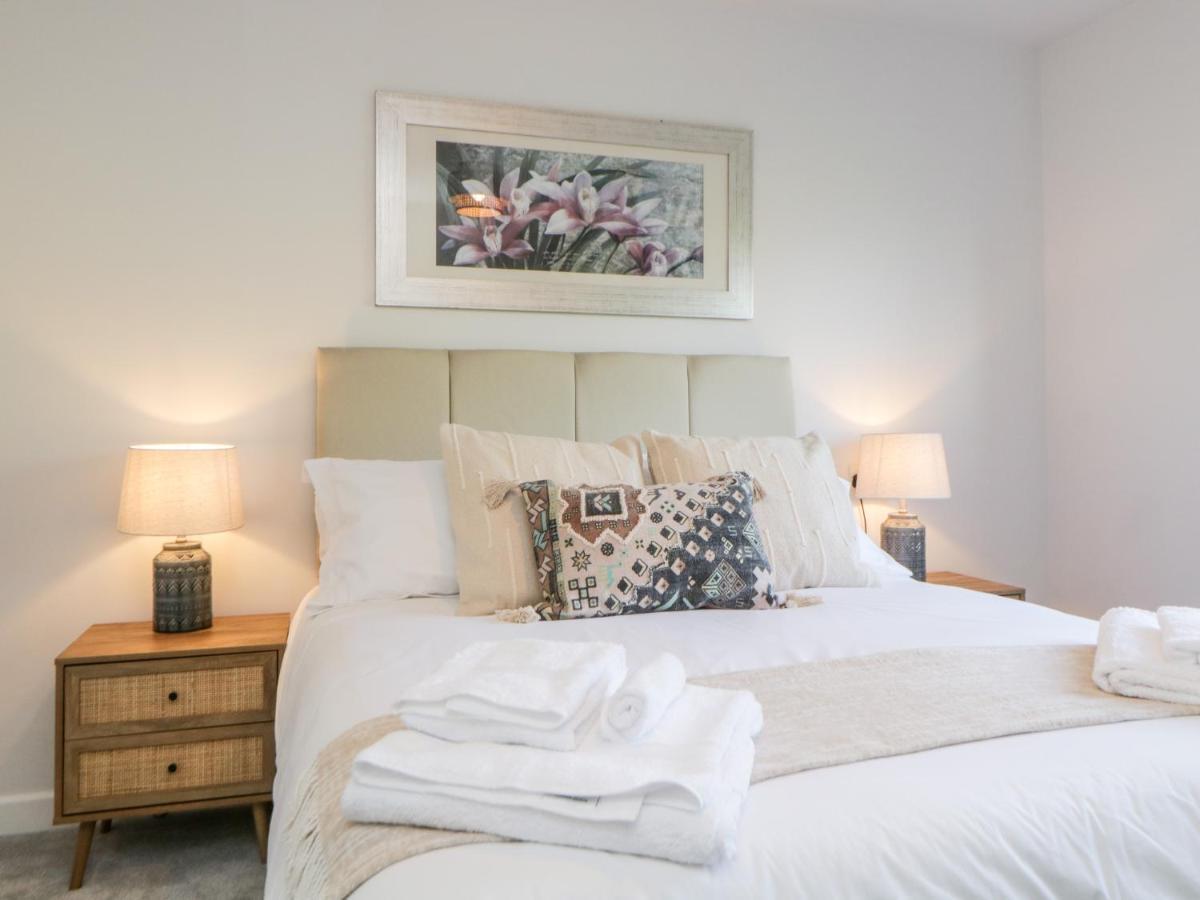7 Oystercatcher Court Torquay