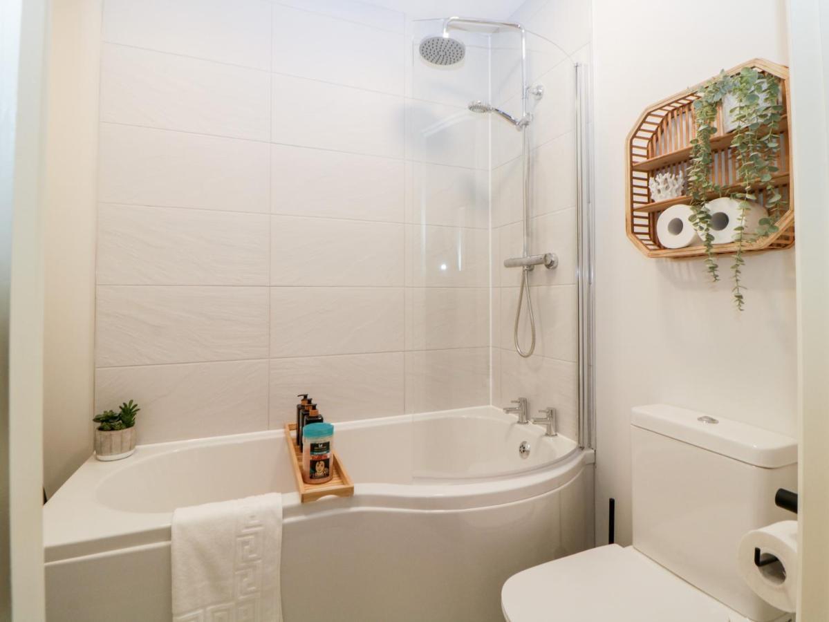 7 Oystercatcher Court Torquay